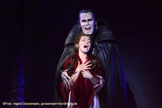 Deutsches Theater 2016/2017: Polanskis "Tanz der Vampire" im Deutschen Theater vom 05.10.2016-15.01.2017 (Foto: Ingrid Grossmann)